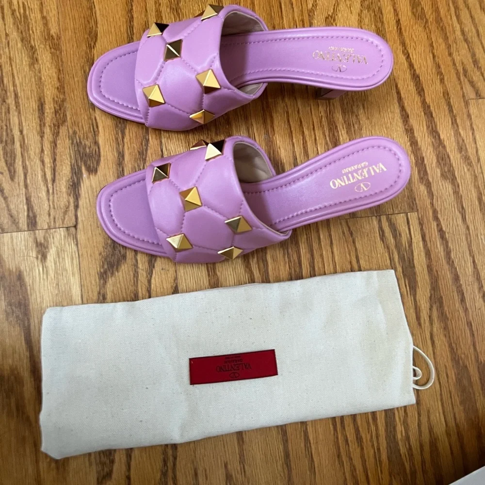 😊SOLD😊Valentino Garavani Roman Stud Quilted Napa Slide Sandals in 36 - Picture 7 of 15